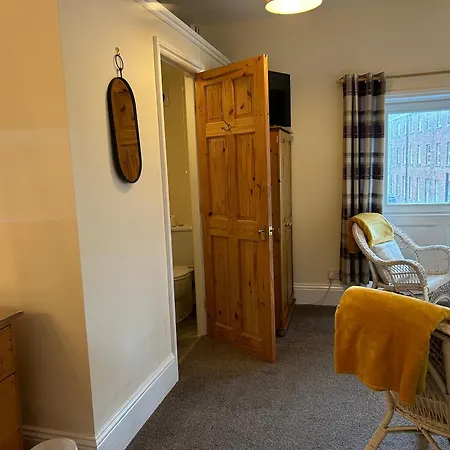 Khyber Mount Уитби